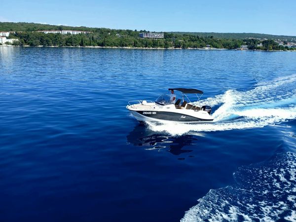 Quicksilver 605 | Leah