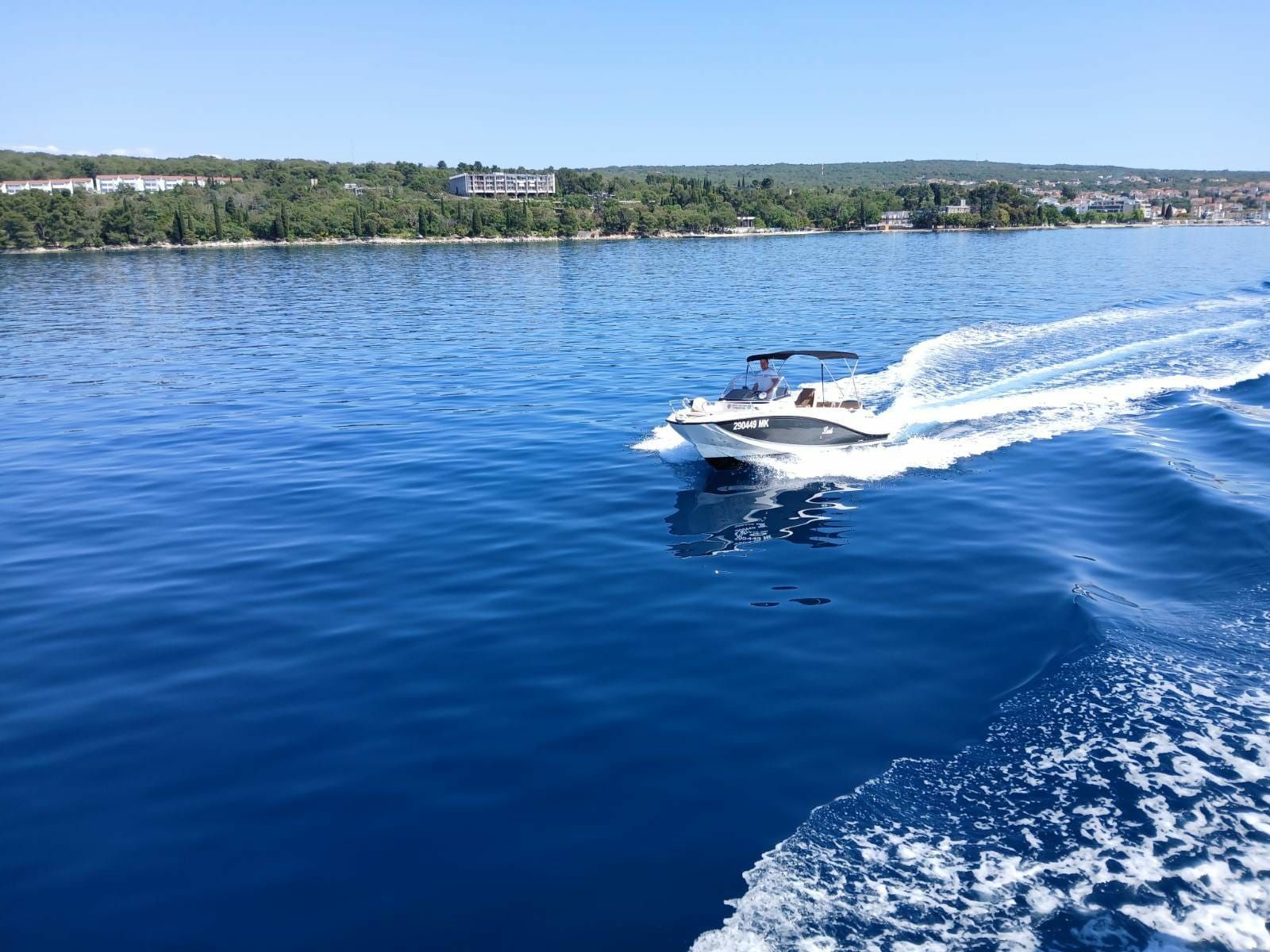 Quicksilver 605 | Leah