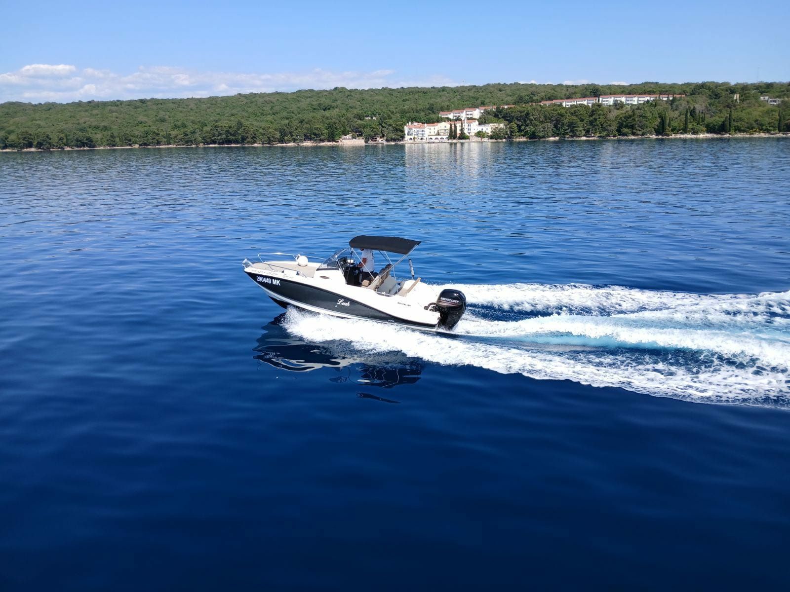 Quicksilver 605 | Leah