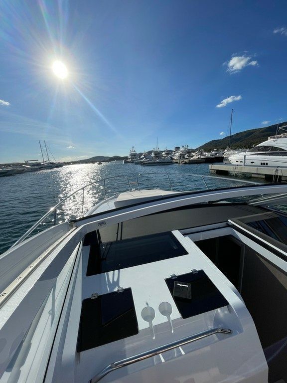 Sealine S335 | Le Chiffre