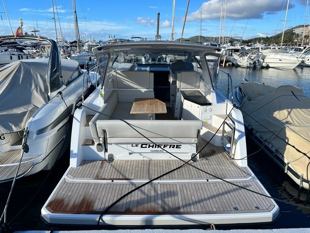 Sealine S335 | Le Chiffre