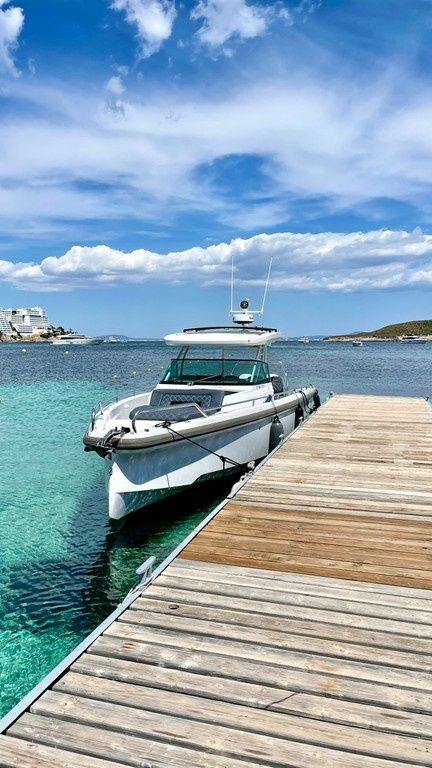 Axopar 37 Sun Top | Mad Max