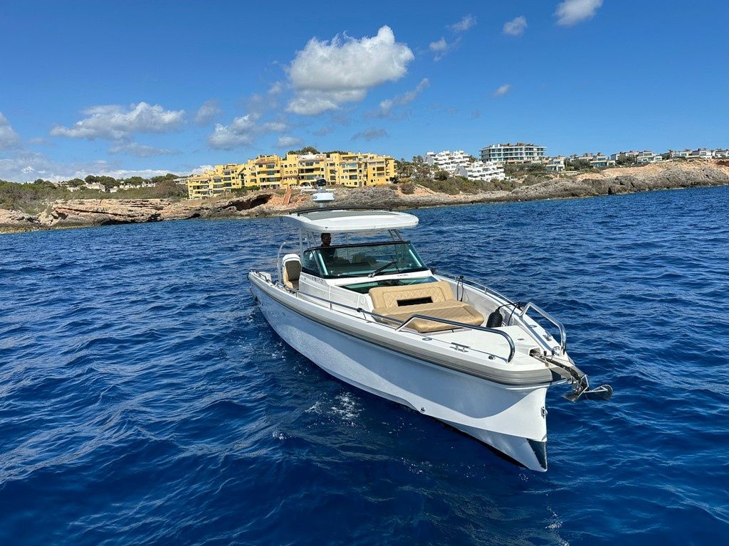 Axopar 37 Sun Top | Mad Max