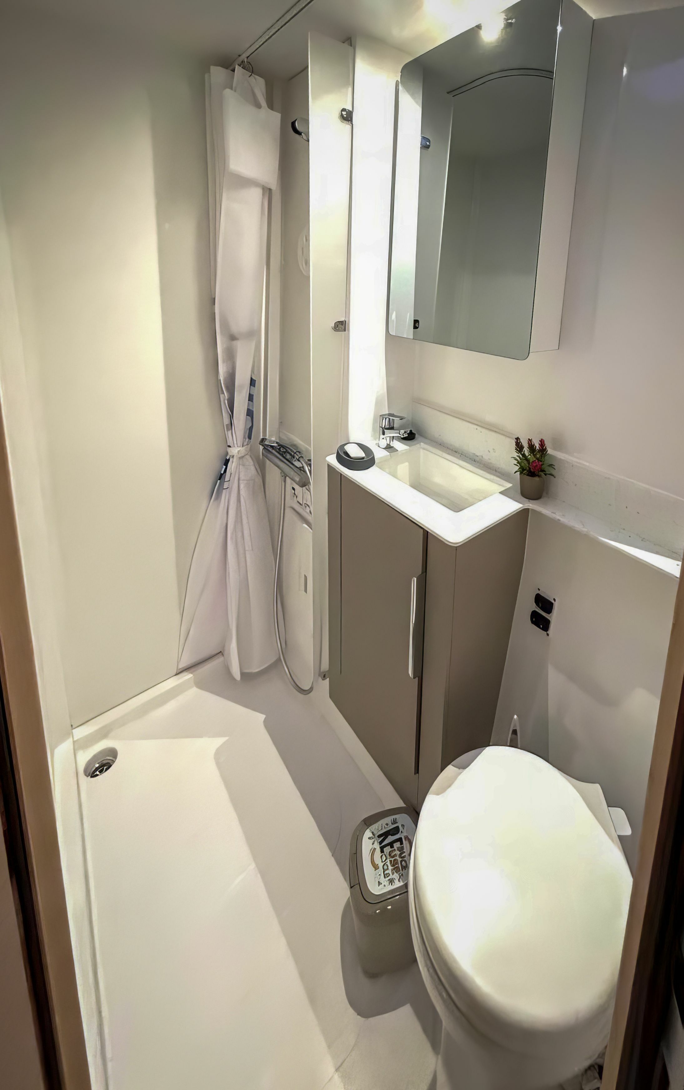 Fountaine Pajot FP44 | Blue Argo