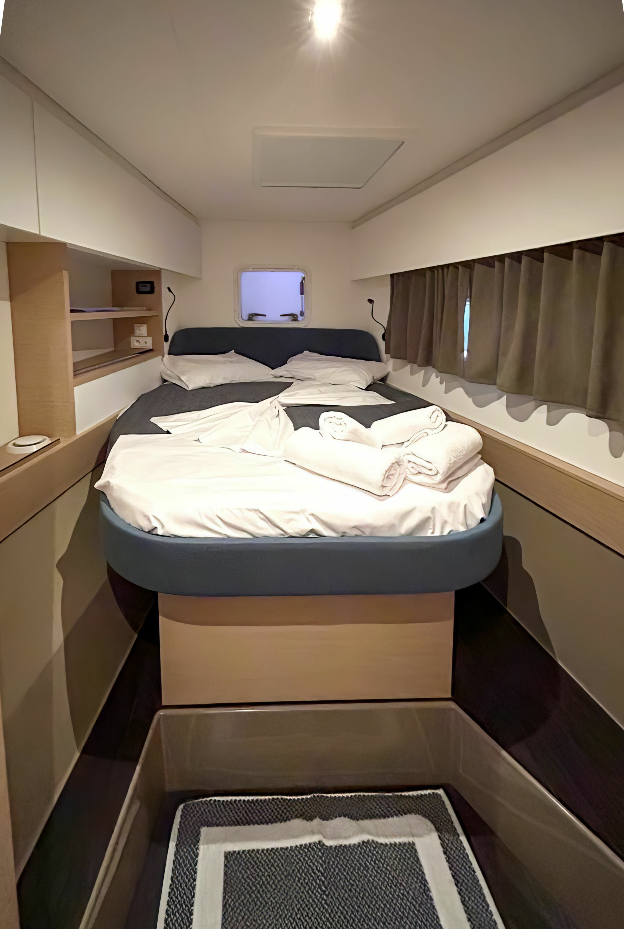 Fountaine Pajot FP44 | Blue Argo