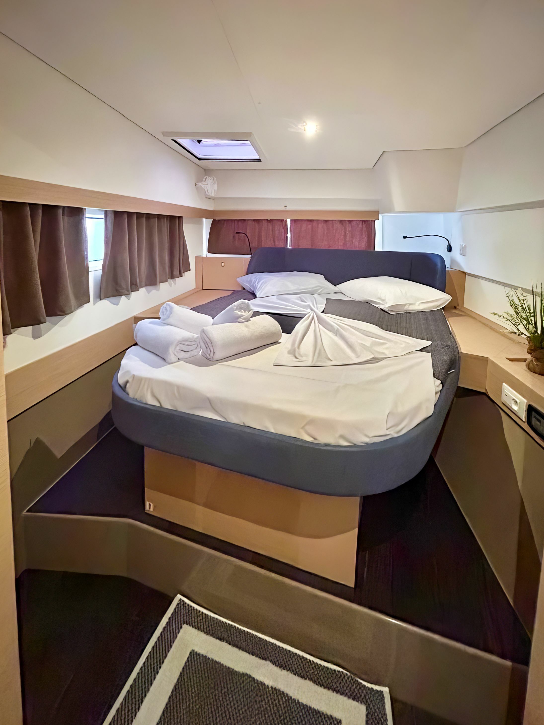 Fountaine Pajot FP44 | Blue Argo