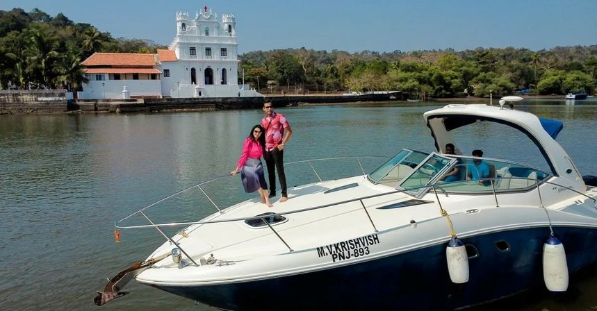 Sea Ray 330 | M. V. Krishvish