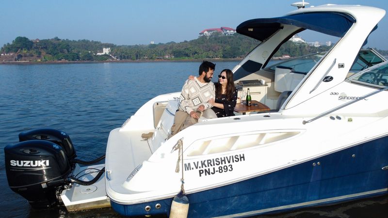 Sea Ray 330 | M. V. Krishvish