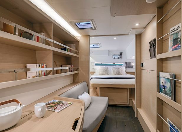 Lagoon 42 | Luce Nera