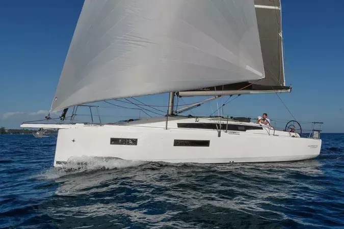 Jeanneau Sun Odyssey 350 | Strike