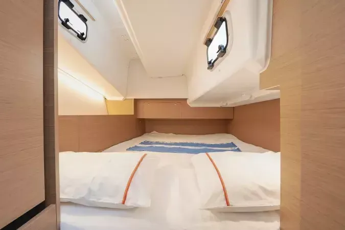 Jeanneau Sun Odyssey 350 | Strike