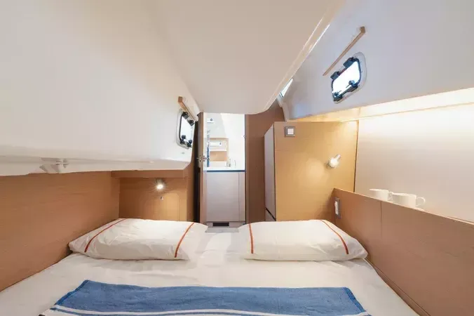 Jeanneau Sun Odyssey 350 | Strike