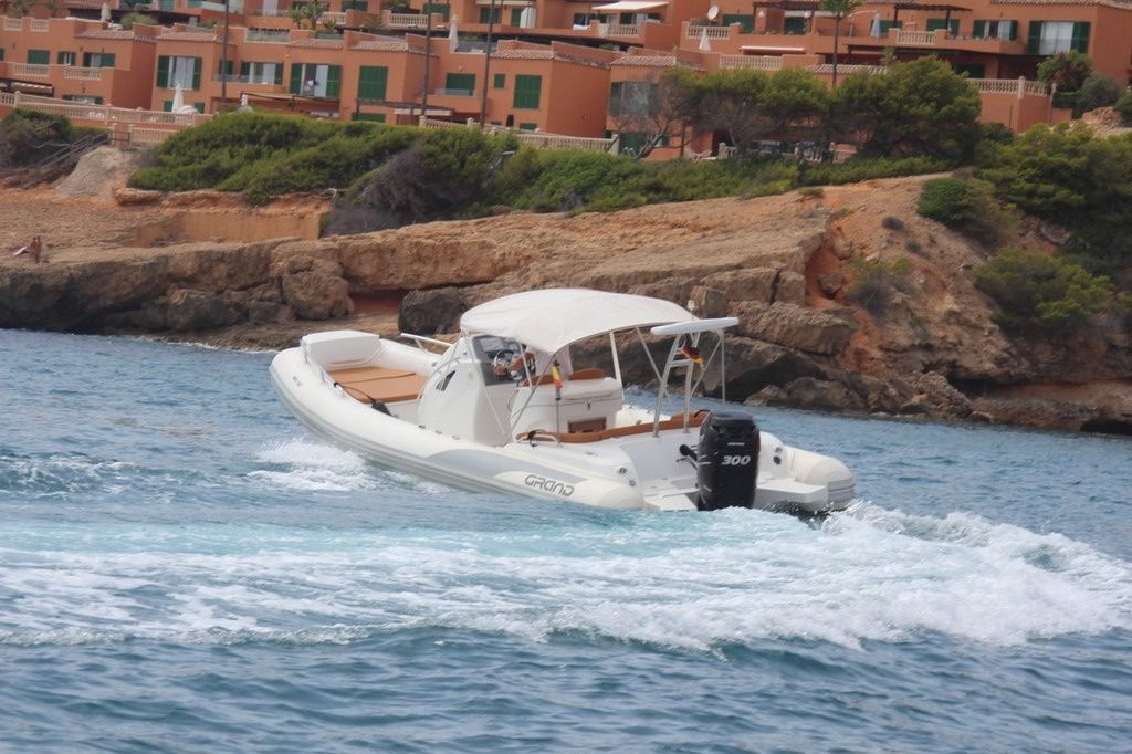 Grand Marine 850 | Rock