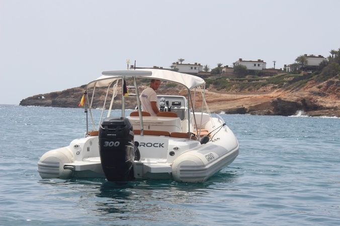 Grand Marine 850 | Rock