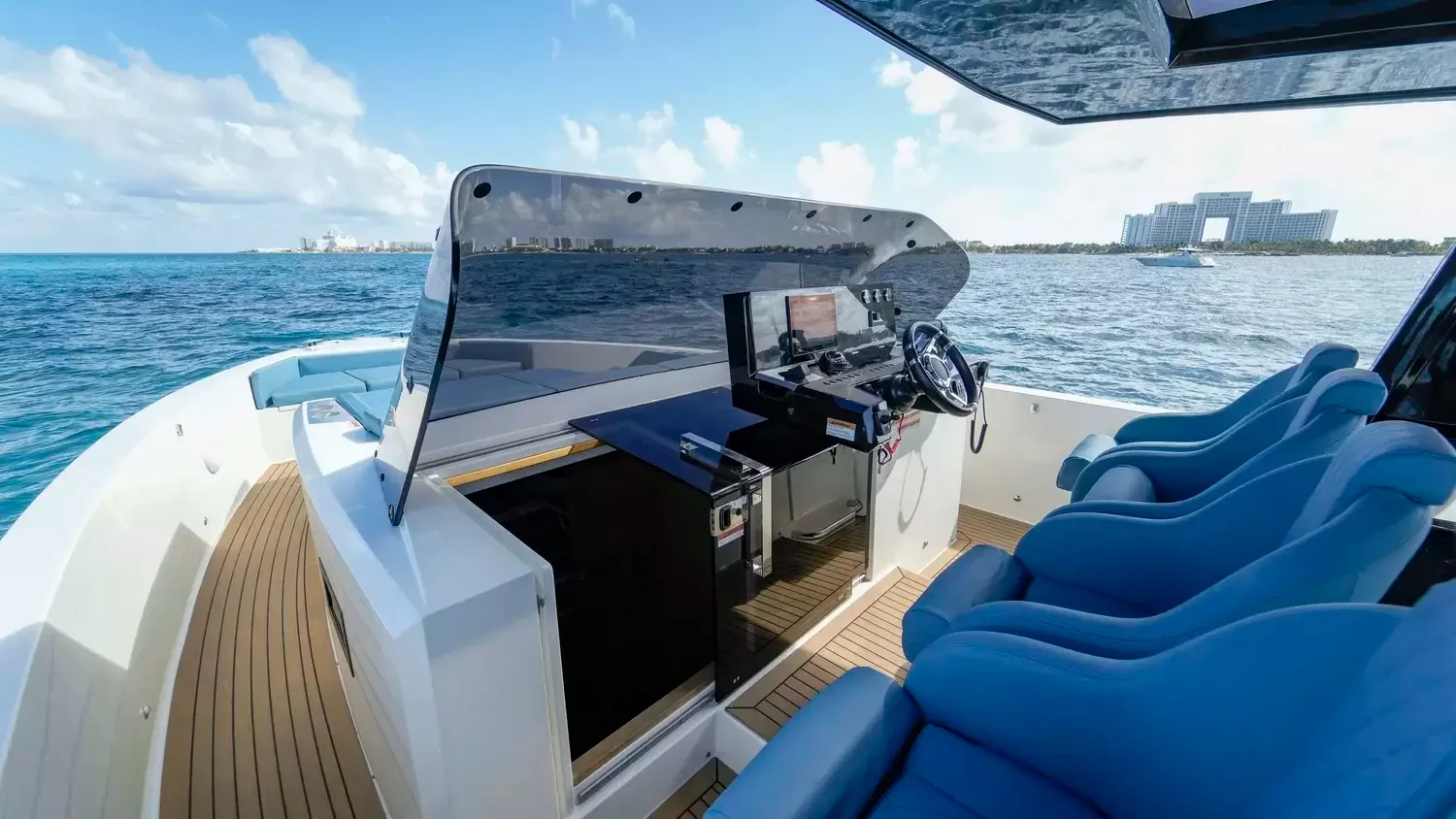 De Antonio D32 | Bluefin