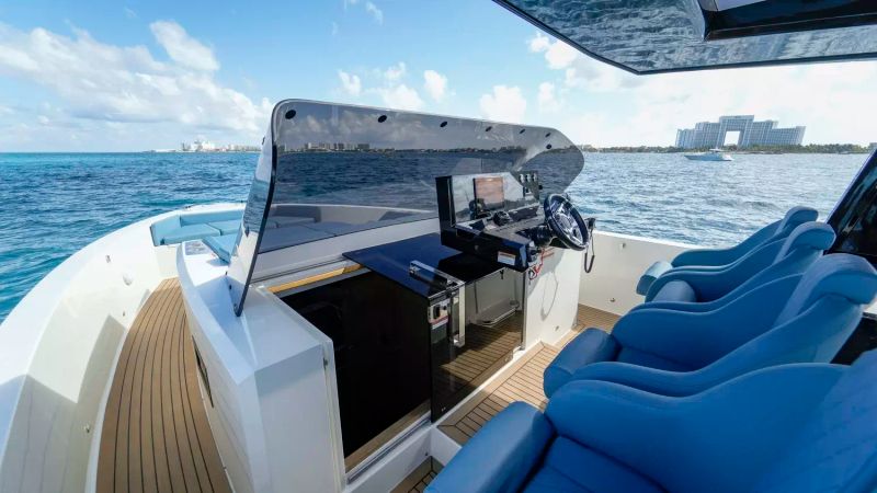 De Antonio D32 | Bluefin