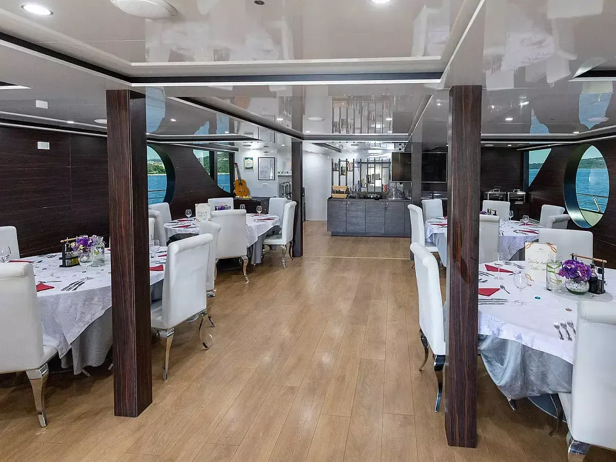 Custom Built 115 | MB Adriatic Queen