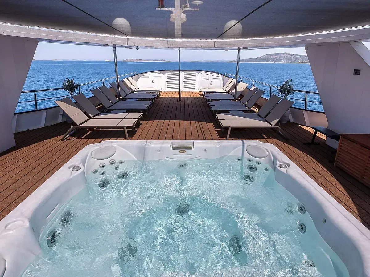 Custom Built 115 | MB Adriatic Queen