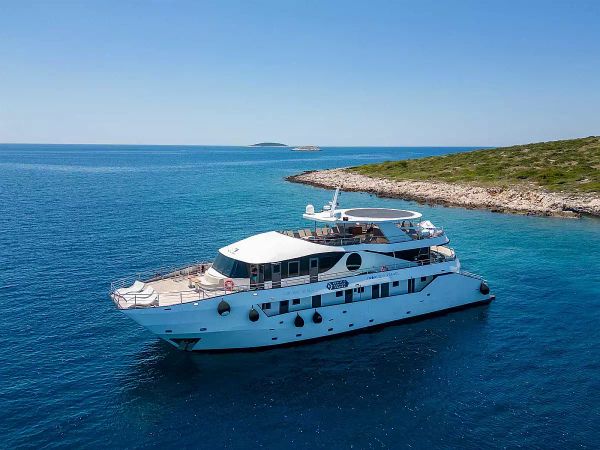 Custom Built 115 | MB Adriatic Queen