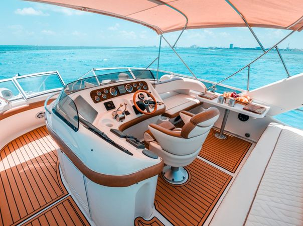 Sea Ray 450 | Mr. Sea