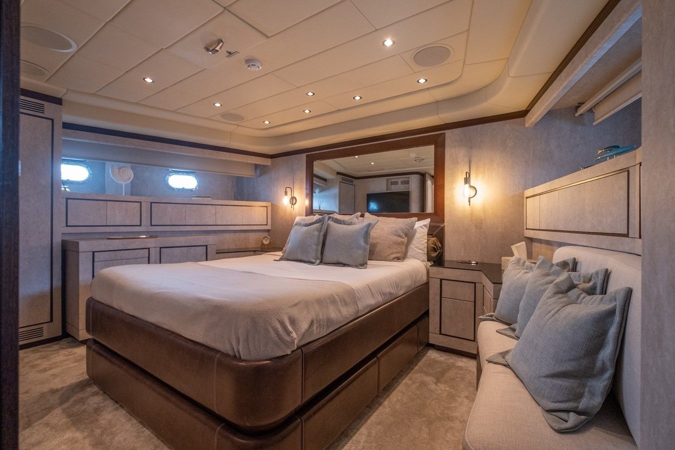 Mangusta 92 | Five Stars