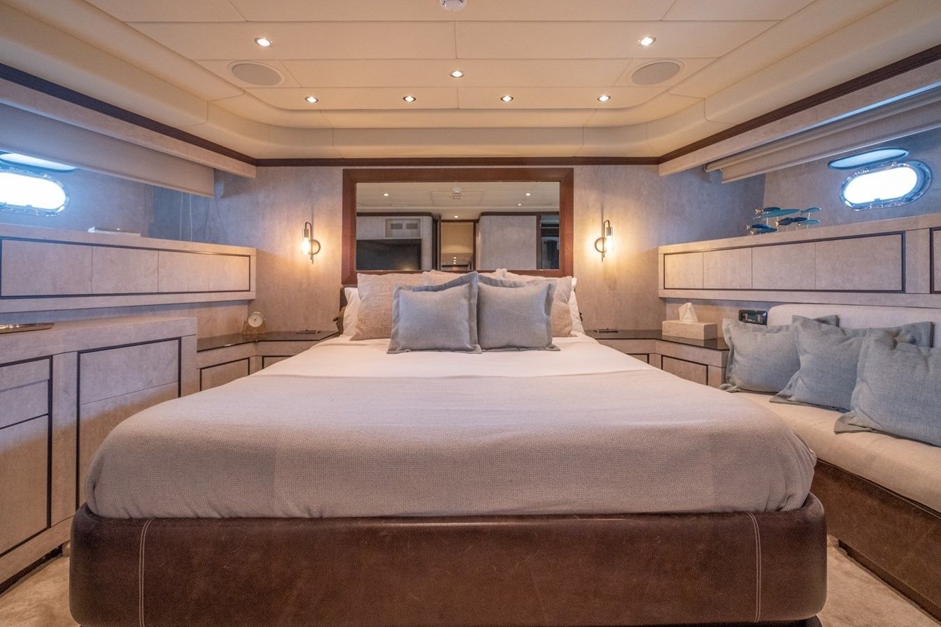 Mangusta 92 | Five Stars