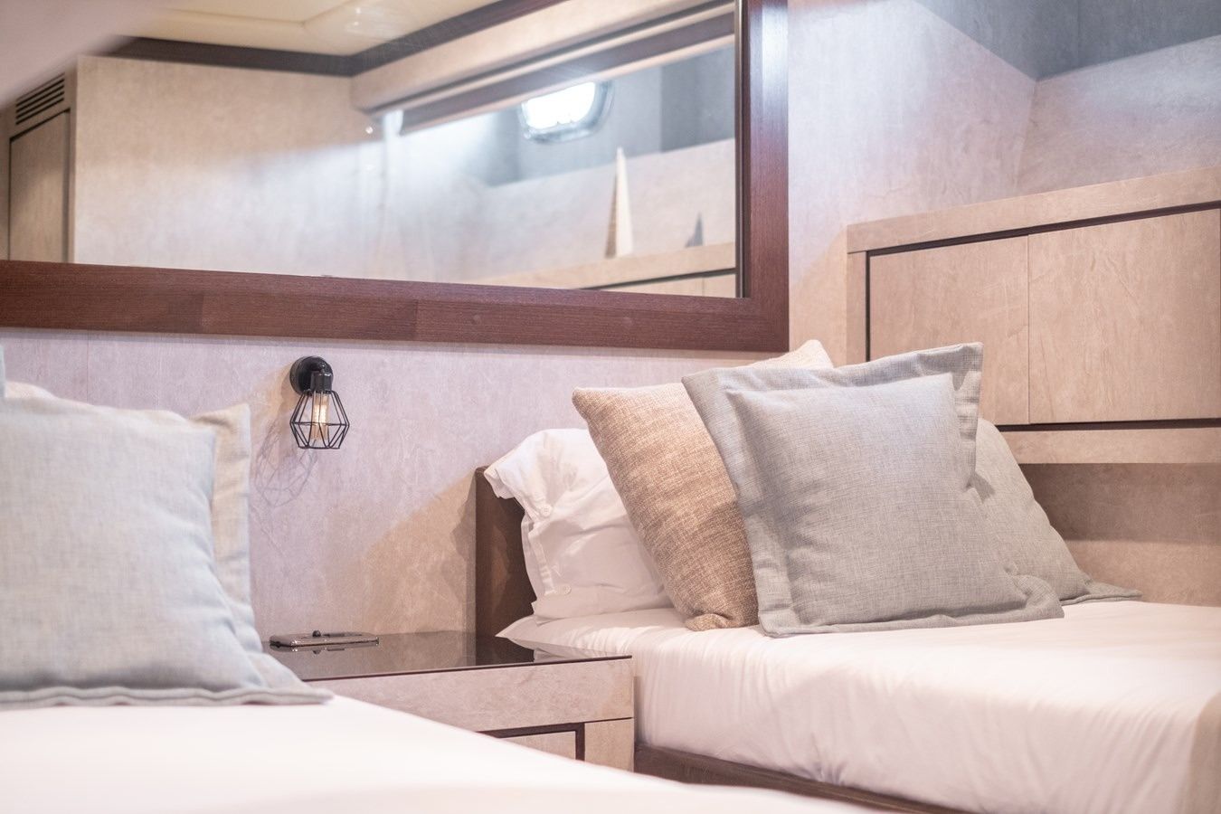 Mangusta 92 | Five Stars