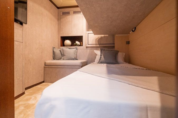 Mangusta 92 | Five Stars