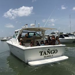 Tiara 3500 Express | Tango
