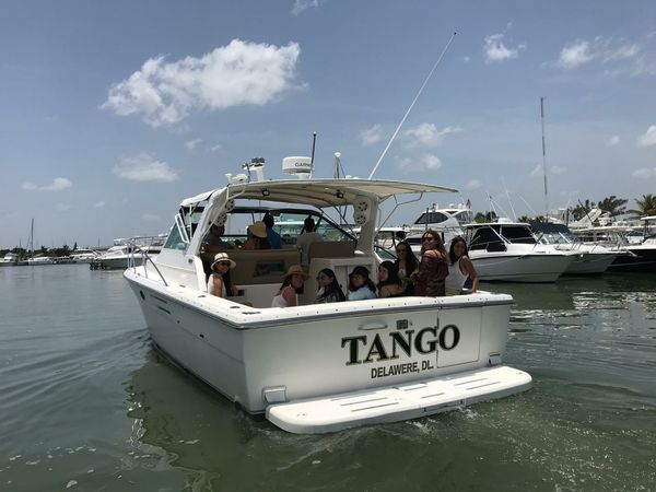 Tiara 3500 Express | Tango