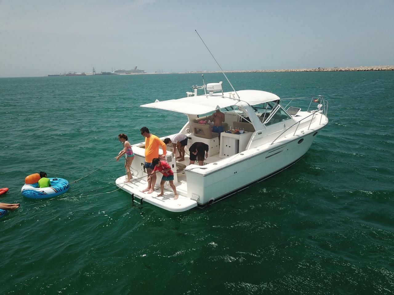 Tiara 3500 Express | Tango