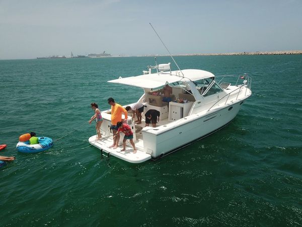 Tiara 3500 Express | Tango