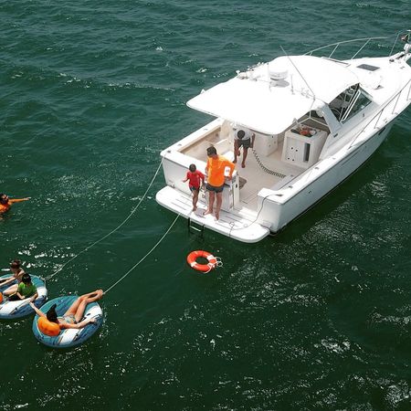 Tiara 3500 Express | Tango