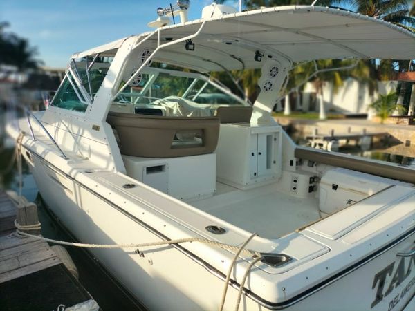 Tiara 3500 Express | Tango