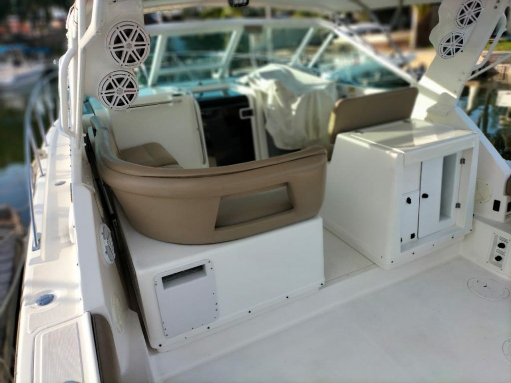 Tiara 3500 Express | Tango