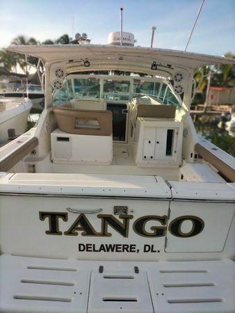 Tiara 3500 Express | Tango