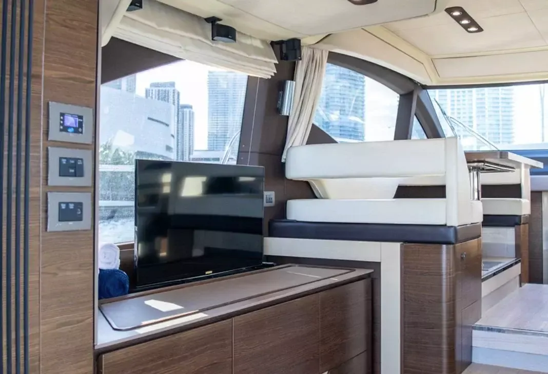 Azimut 55 | Julia Valentina