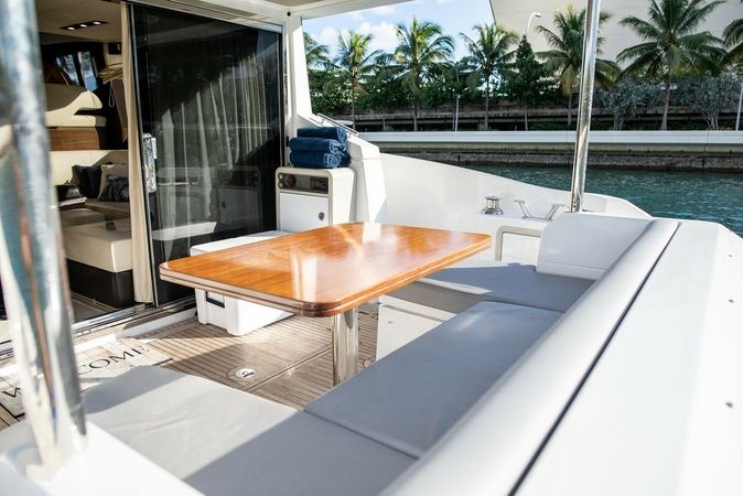 Azimut 55 | Julia Valentina