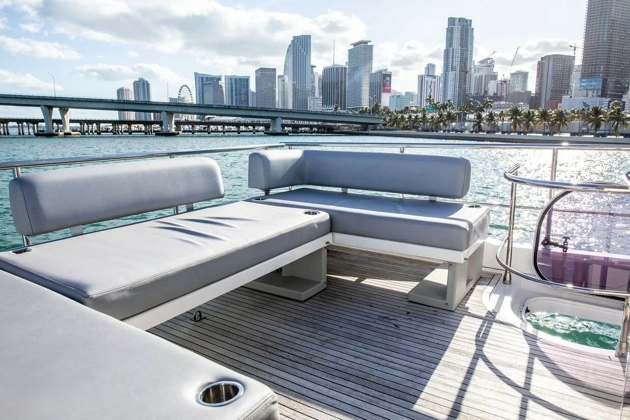 Azimut 55 | Julia Valentina