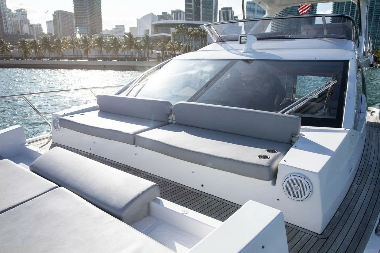 Azimut 55 | Julia Valentina