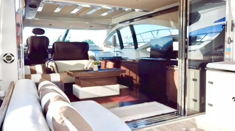 Azimut 62 S | Warren Kelly