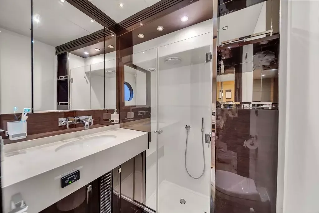 Sunseeker Manhattan 70 | Gem