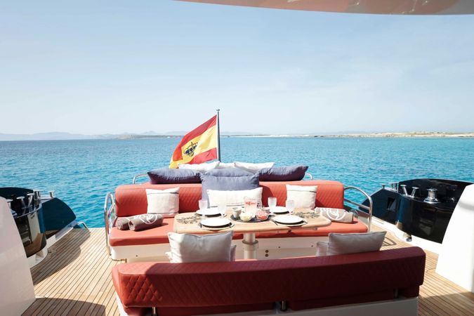 Sunseeker Predator 92 | UM7