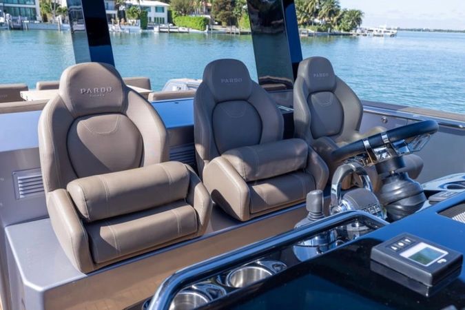 Pardo 43 | Intouchables