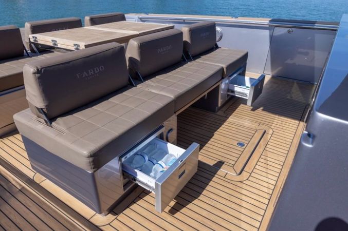 Pardo 43 | Intouchables