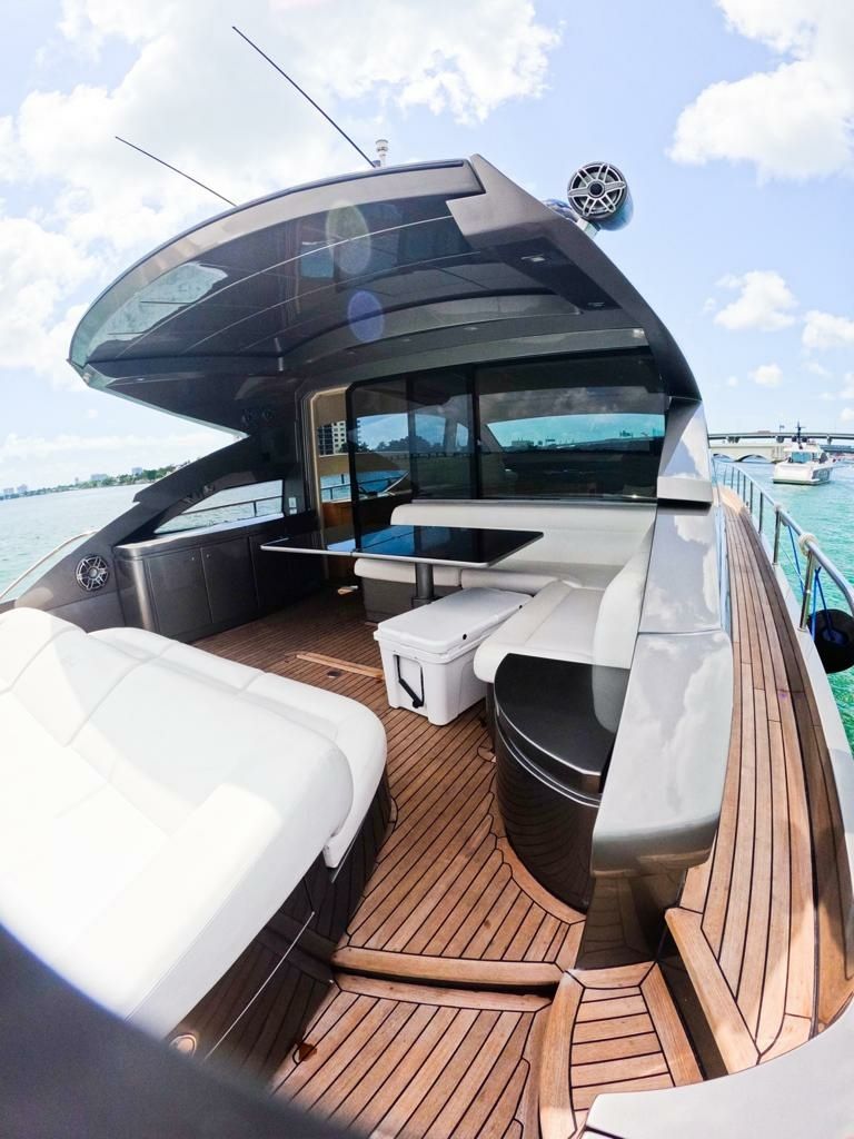 Pershing 64 | Wind