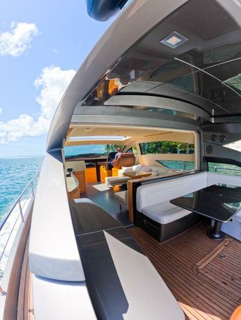 Pershing 64 | Wind