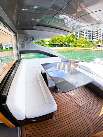 Pershing 64 | Wind