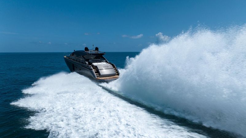 Pershing 64 | Wind