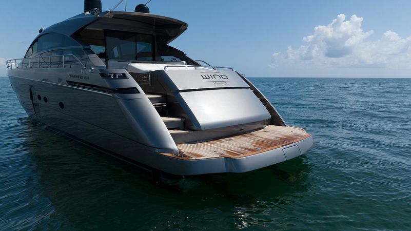 Pershing 64 | Wind